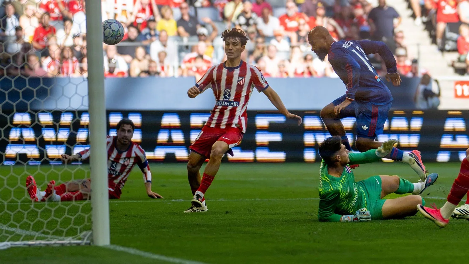 Manchester United Defeat Atletico Madrid 2-1 in Snapdragon Cup